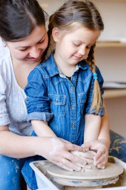 çanak çömlek kursları el yapımı hobi Atölyesi öğrenci
