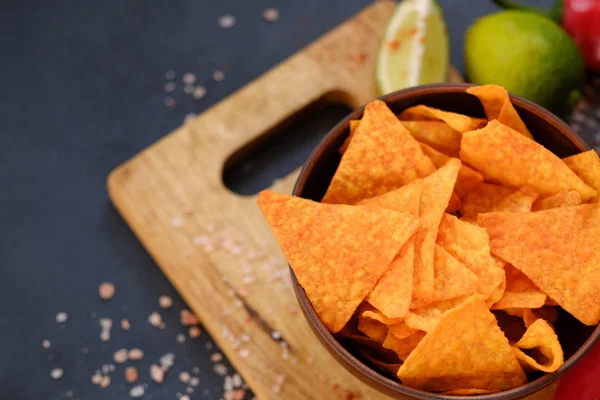 Ev yapımı kızarmış tortilla cips baharatlı yemek fişleri