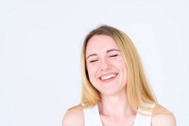 duygu yüz mutlu sevinç gülümseme gülen kız heyecan