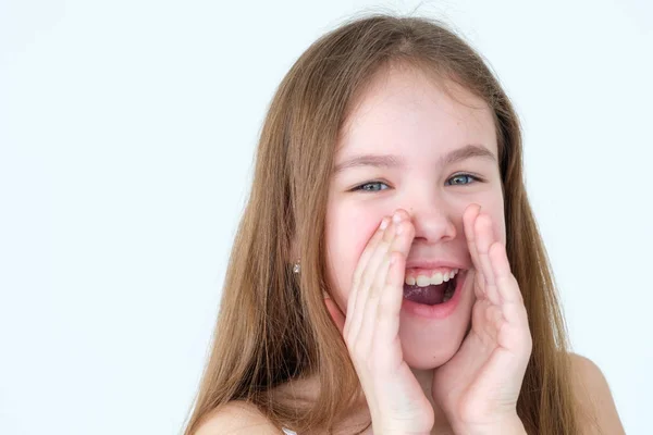 Érzelem gyermek kupa kezét száj kiáltása hangos hangszóró — Stock Fotó