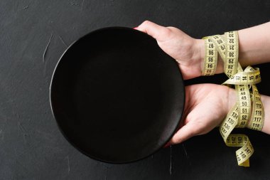 katı diyet oruç kilo kaybı eller plaka boş