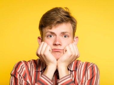 sıkıldım weariful kayıtsız isteksiz adam