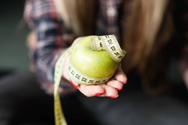 Здорове харчування закуска збалансоване вегетаріанське яблуко — стокове фото