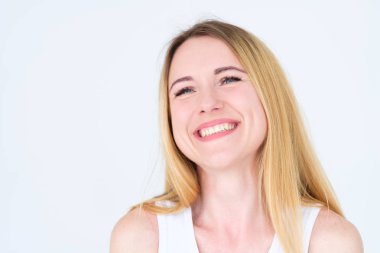 duygu yüz gülümseyen kadın kendini memnun memnun