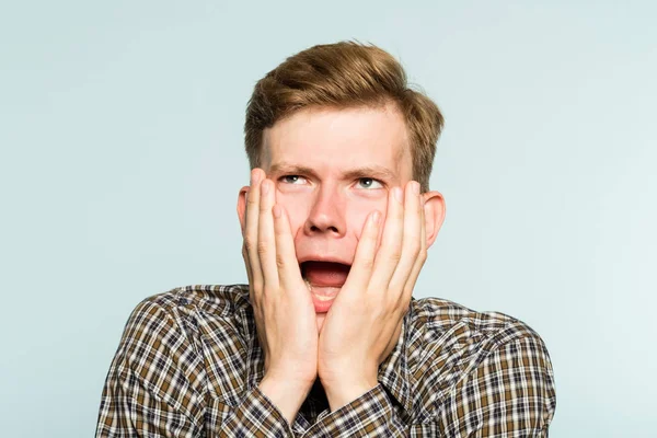 OMG inanılmaz çılgın şok adam duygu heyecan