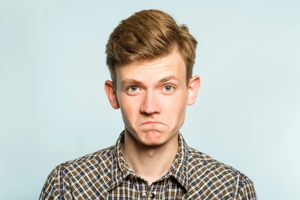 onay kararı kabul adam yüz ifadesi