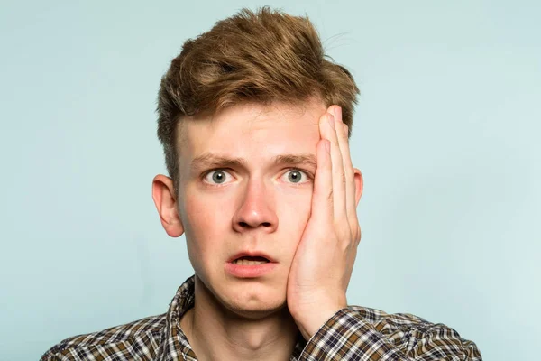 Angst erschreckt verängstigten Mann Emotionen — Stockfoto