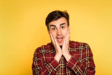 şok adam debriyaj açık ağız duygu hayran