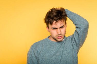 şaşkın adam kazı-kazan kafa göz owlishly çapraşık