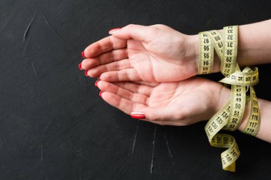 kilo kaybı Gıda eksikliği kısıtlama eller teyp