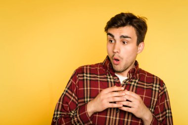 OMG inanılmaz şok adam açık ağız duygu