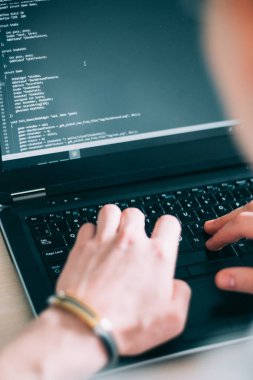 Programcı kodu dizüstü web geliştirici tasarlama