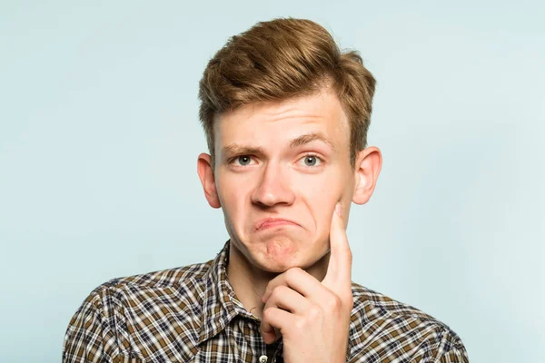 fena değil onay yargı kabul adam yükseltilmiş kaş