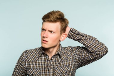 şaşkın adam kazı-kazan kafa göz owlishly çapraşık