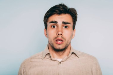 clueless şok şaşırmış şaşkın adam duygu