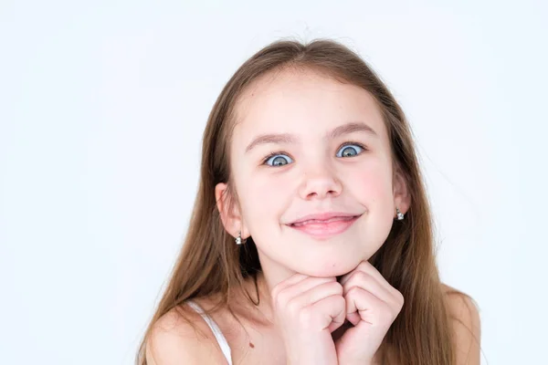 Emoção travesso brincalhão safado sorrindo menina — Fotografia de Stock