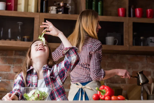 健康家庭生活方式烹调沙拉厨房 — 图库照片