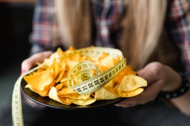 Fast food snack ağırlık kötü beslenme alışkanlıkları cips