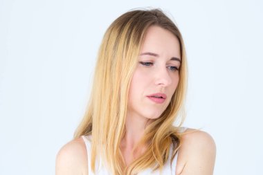 duygu düşünceli dalgın dalgın hüzünlü kadın yüz