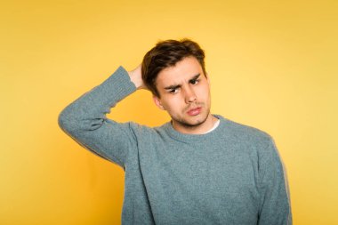 şüpheli belirsiz tereddüt adam sıfırdan ifade