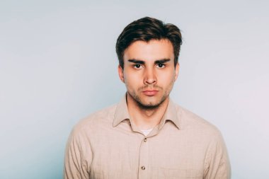 bastırılmış öfke nefret adam memnun