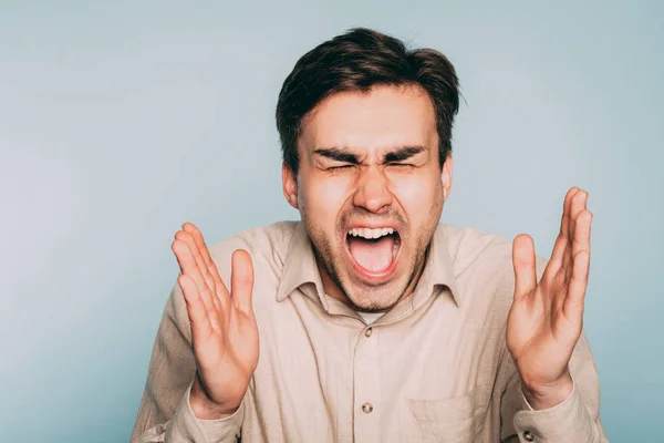 Hombre gritando sentimientos sobrecarga furia emoción — Foto de Stock