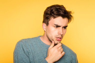 şaşkın şaşkın adam sakal düşünme kaşı