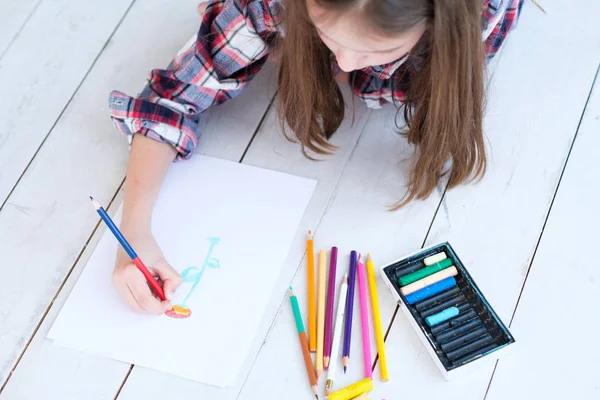 Arte disegno hobby ispirazioni idea creatività ragazza — Foto Stock