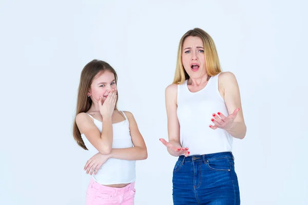 Reaction Mom Child Daughter Generation Difference Mother Appalled Confused Kid — Stock Photo, Image