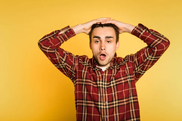 Omg increíble shock hombre abrir la boca emoción — Foto de Stock