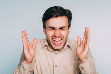 duygusal stres adam çığlık acı acı acı