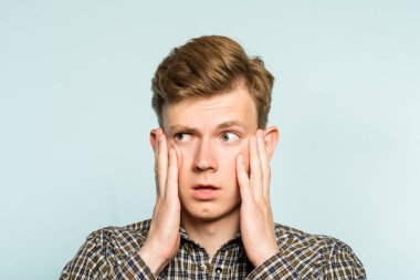 şaşkın şaşkın şaşkın adam yüz ifadesi