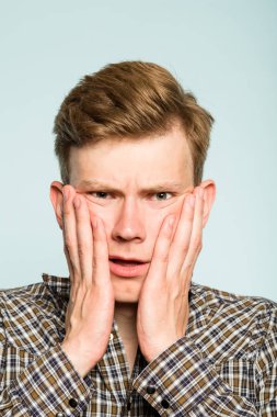 erdirilemez şaşkın şaşkın adam güvensizlik