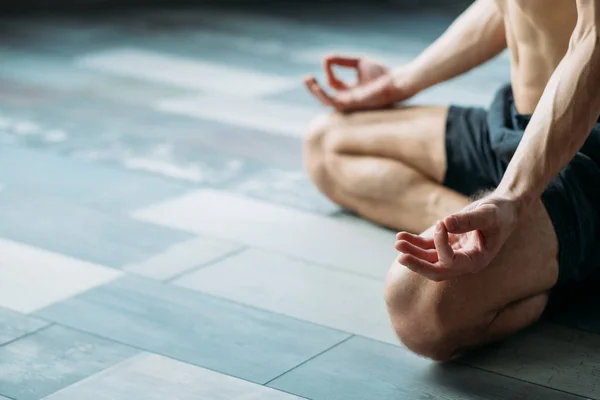 Yoga pour mannequins pose de base formation méditation — Photo