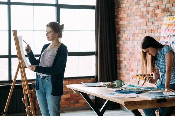 resim atölyesi çizim sanat resim hobi kız