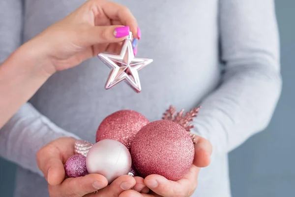 Bal vakantie inrichting traditionele Kerstbal — Stockfoto