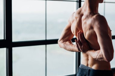 sağlıklı arka omurga yoga spor egzersiz eğitimi