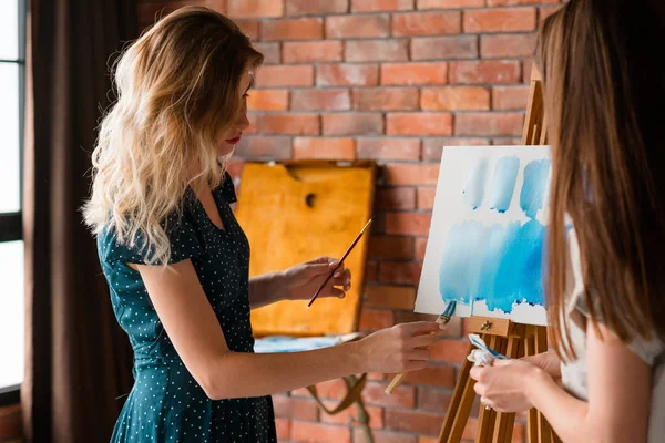 Pintura arte clase profesor acuarela técnica aprender — Foto de Stock