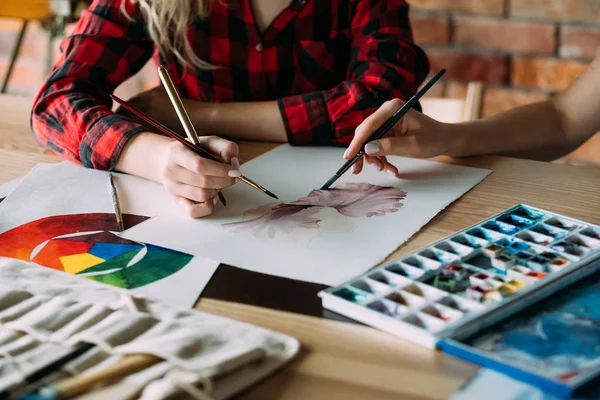 Arte escola pintura de classe desenhar juntos habilidade melhorar — Fotografia de Stock