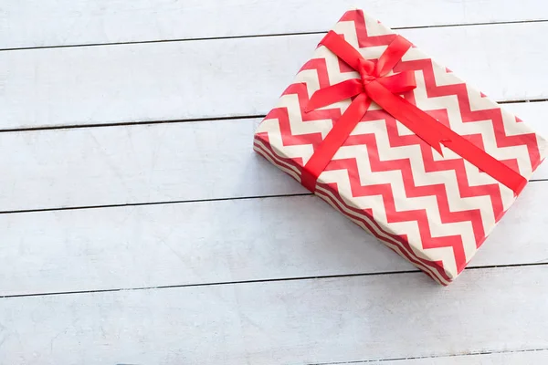 Gift box red chevron white background present — Stock Photo, Image