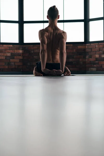 健康背部脊柱瑜伽运动健身运动健身房 — 图库照片