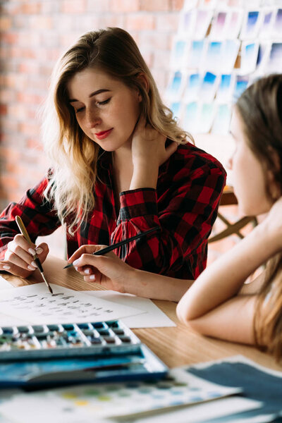 техника написания букв учителей рисования
