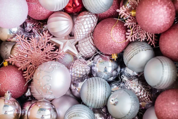 Новорічні Різдвяні Декоративні Кульки Фону Суміш Рожевих Золотих Срібних Іграшок — стокове фото
