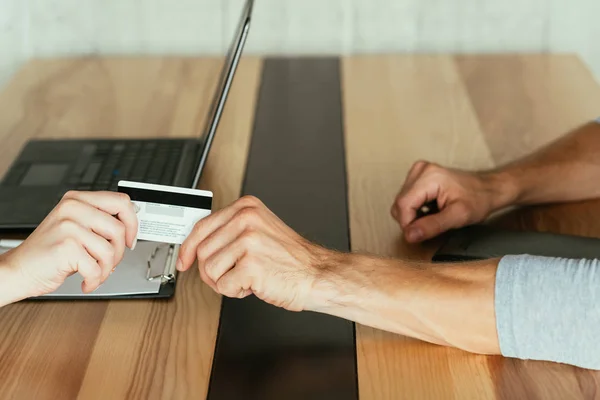 Pengar Och Ekonomi Elektronisk Betalning Lån Och Sparande Två Personer — Stockfoto