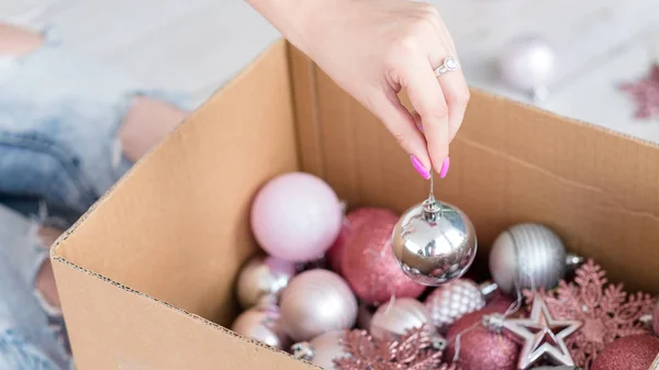 クリスマス ボールお祭り休日銀装飾安物の宝石 — ストック写真