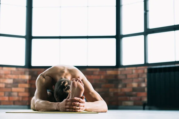 Entraînement physique sain mode de vie sport homme gymnase — Photo