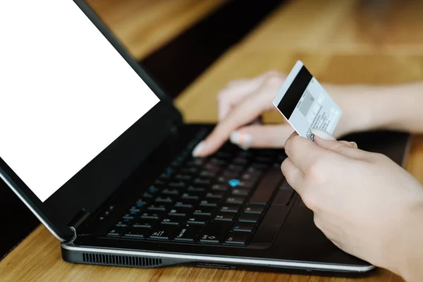 Bankowości internetowej login wprowadź laptopa karty kredytowej banku — Zdjęcie stockowe