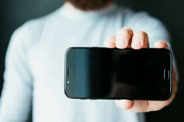 Mobile akses perbankan aplikasi telepon hitam layar — Stok Foto
