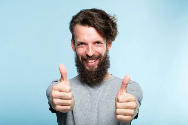 Tummen upp som godkännande entusiastisk människa gest — Stockfoto