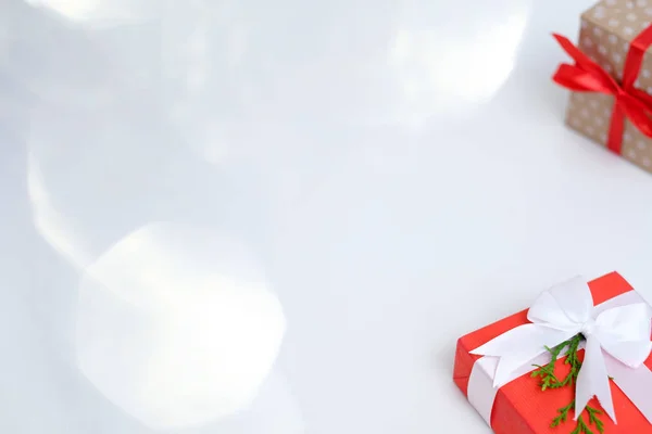 Regalo regalo regalo caja paquete artesanal rojo blanco — Foto de Stock